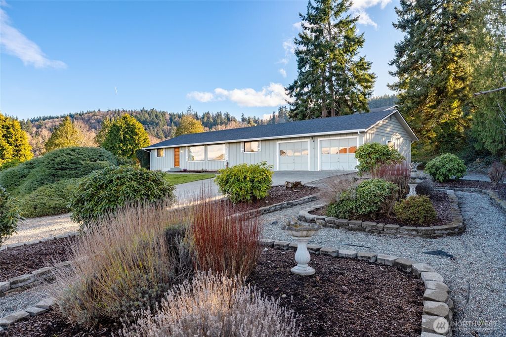 Photo of 710 E Bay Front Lane, Oak Harbor, WA 98277 (MLS # 2482559)