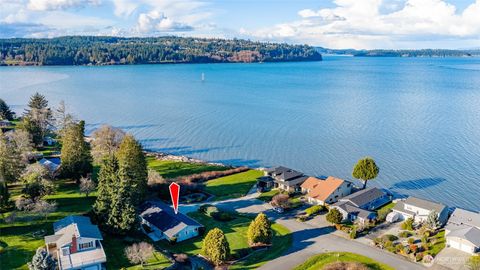 Photo of 710 E Bay Front Lane, Oak Harbor, WA 98277 (MLS # 2482559)
