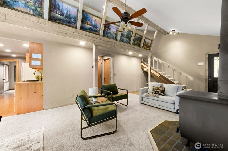 221 W Lakedale Drive