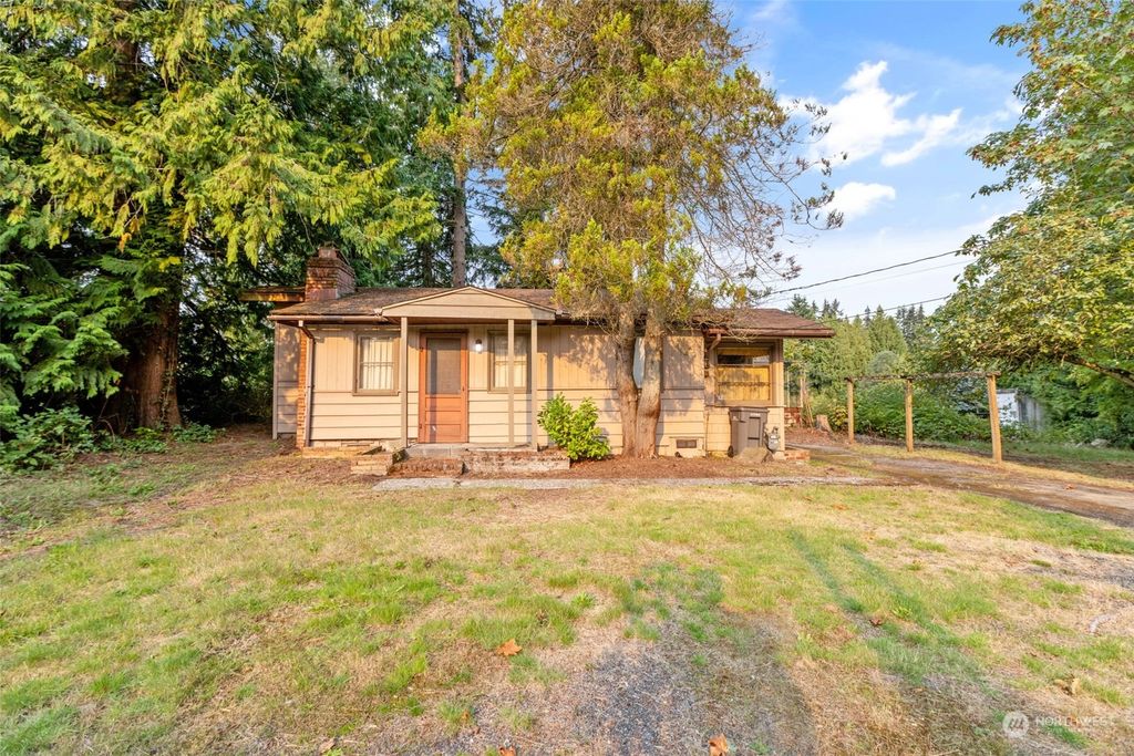 Photo of 20814 Locust Way Way, Lynnwood, WA 98036 (MLS # 2290813)