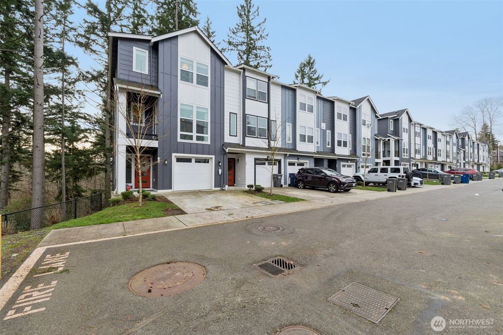 Photo of 13717 Admiralty Way #J1, Lynnwood, WA 98087 (MLS # 2473437)