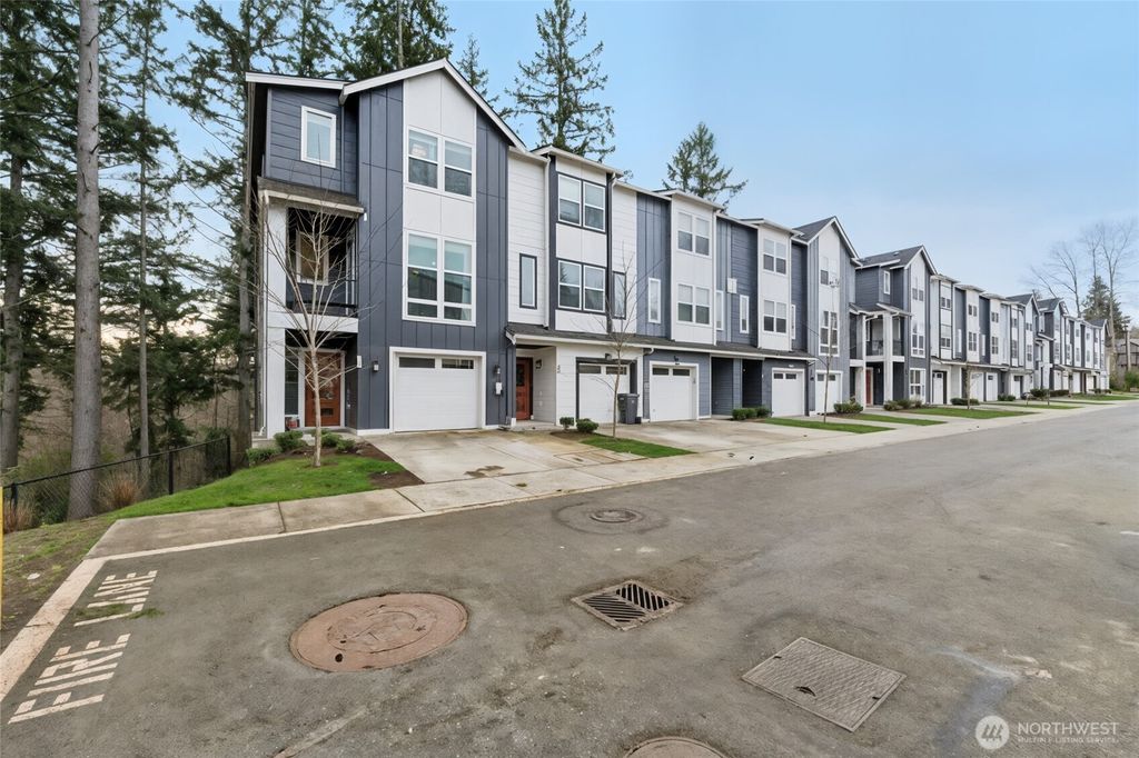 Photo of 13717 Admiralty Way #J1, Lynnwood, WA 98087 (MLS # 2473437)