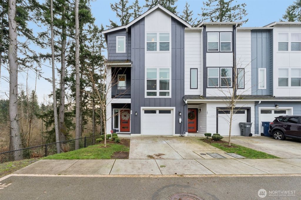 Photo of 13717 Admiralty Way #J1, Lynnwood, WA 98087 (MLS # 2473437)