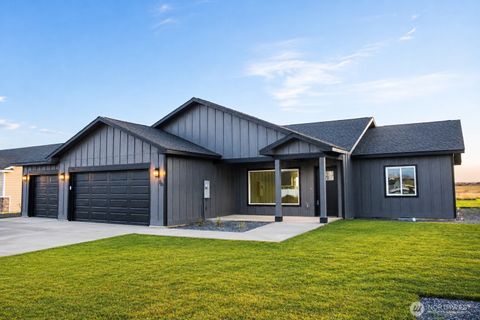 Photo of 70 Sunwest Drive, Ephrata, WA 98823 (MLS # 2519253)