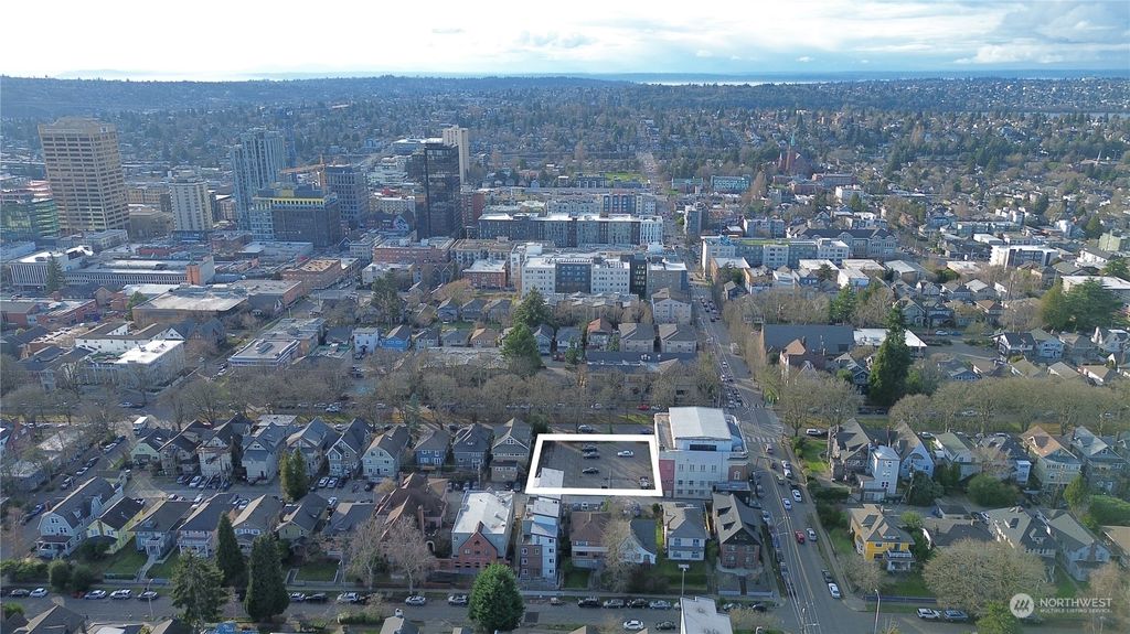 Photo of 4740 17th Avenue NE, Seattle, WA 98105 (MLS # 2200603)