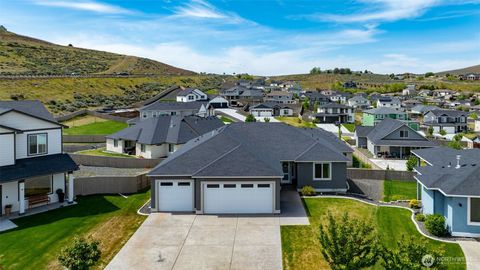 Photo of 1075 Klamath Court, Richland, WA 99352 (MLS # 2511340)