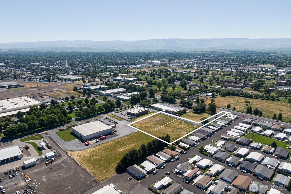 Photo of 141 Avery Street, Walla Walla, WA 99362 (MLS # 2526098)