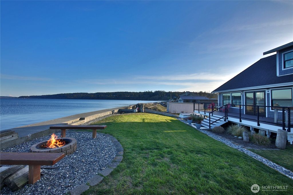 Photo of 2805 N Bluff Road Rd, Greenbank, WA 98253 (MLS # 2544361)