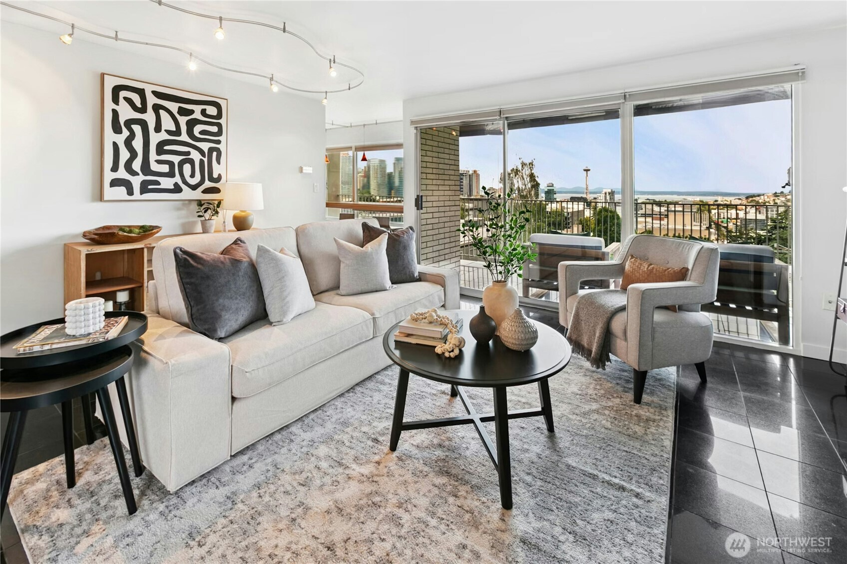 525 BELMONT Avenue E 4F