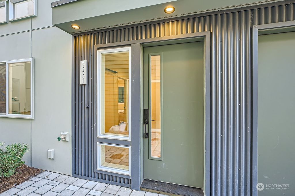 Photo of 525 22nd Avenue #A, Seattle, WA 98122 (MLS # 2290077)