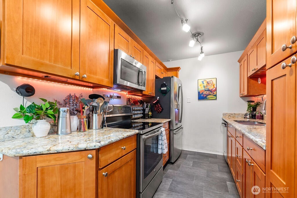 6111 N 16th Street M102