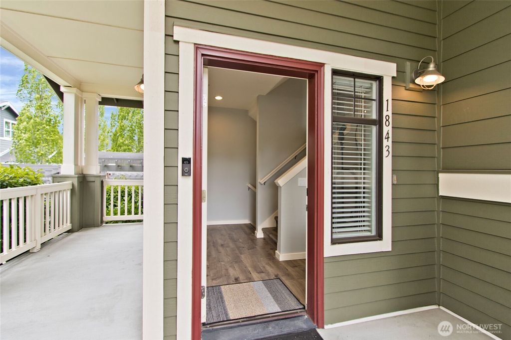Photo of 1843 NE Kenyon Court, Issaquah, WA 98029 (MLS # 2535117)