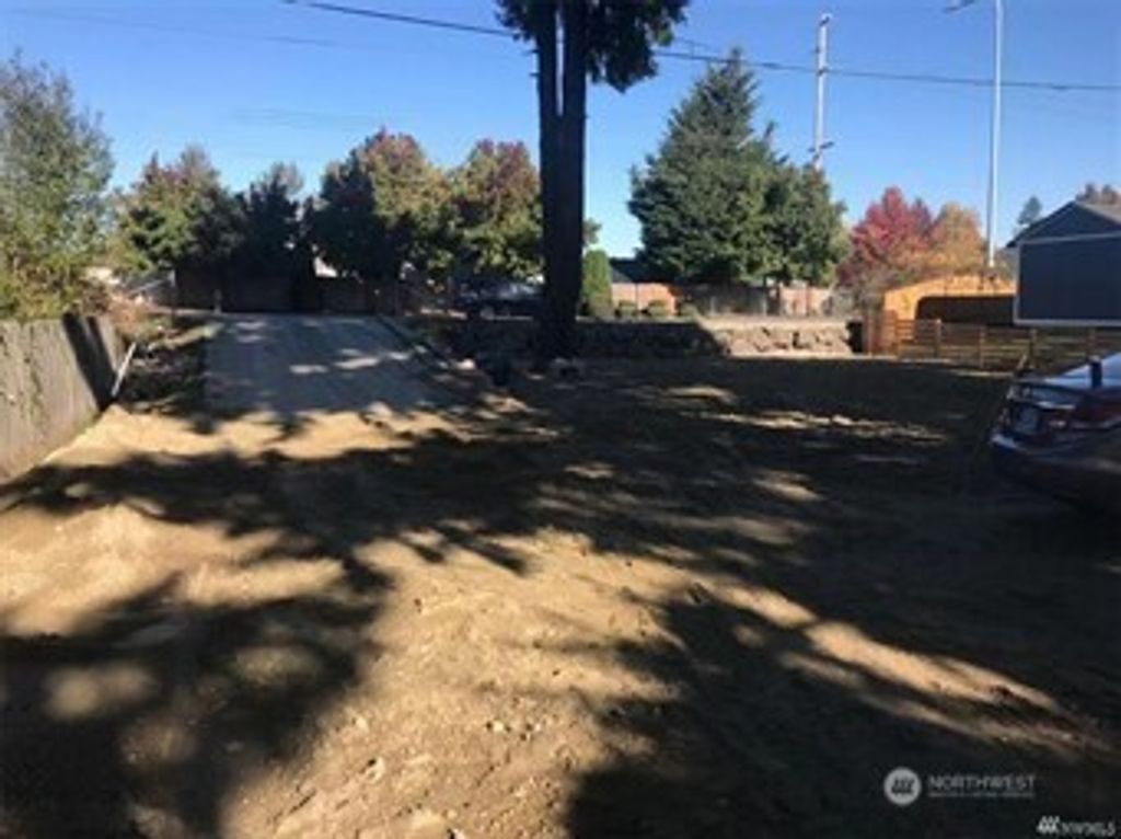 Photo of 1415 SW 356th Street, Federal Way, WA 98023 (MLS # 2423225)