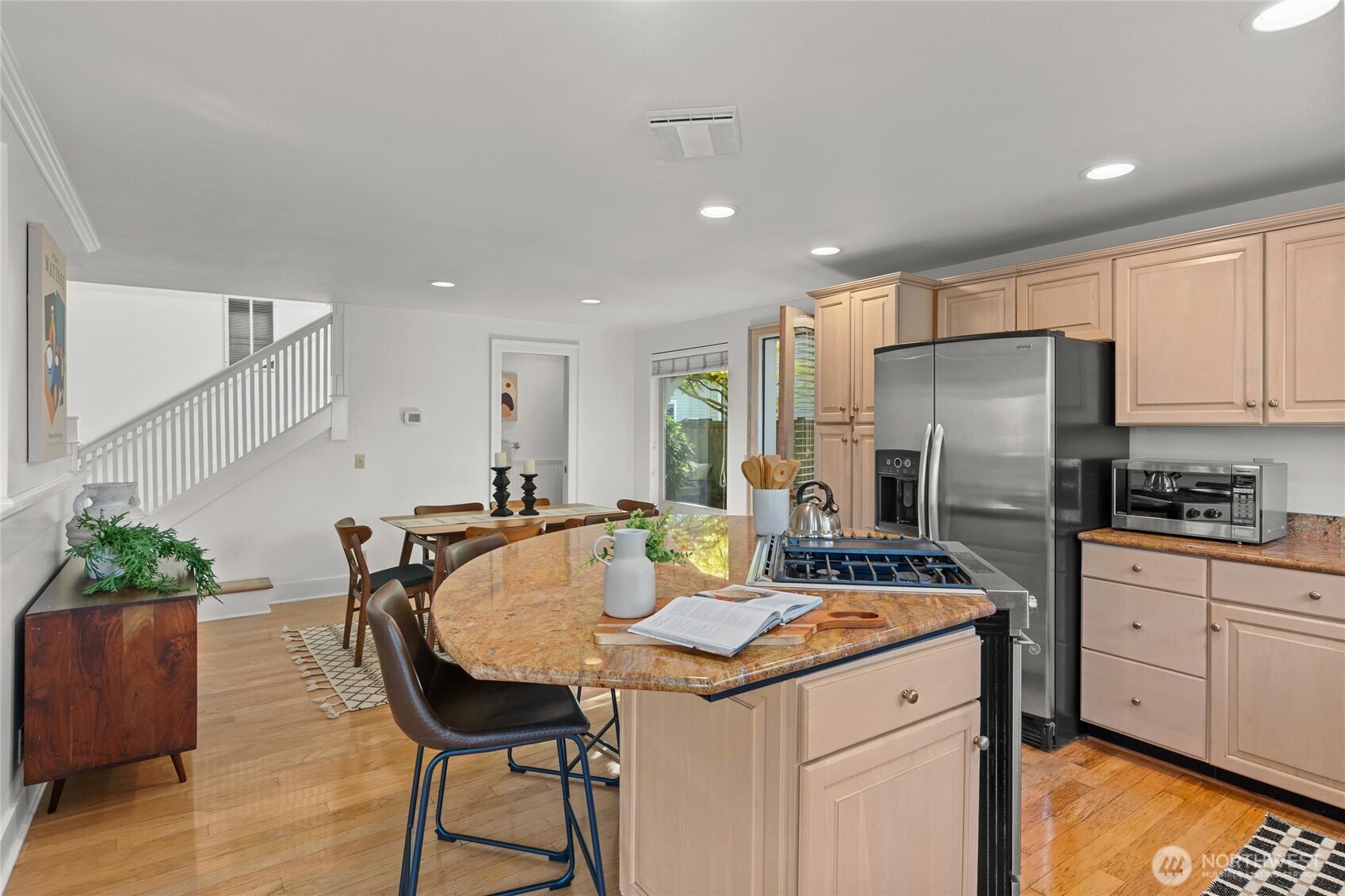 Seattle, Washington 98116, United States, 3 Bedrooms Bedrooms, ,2 BathroomsBathrooms,Residential,Active,253587