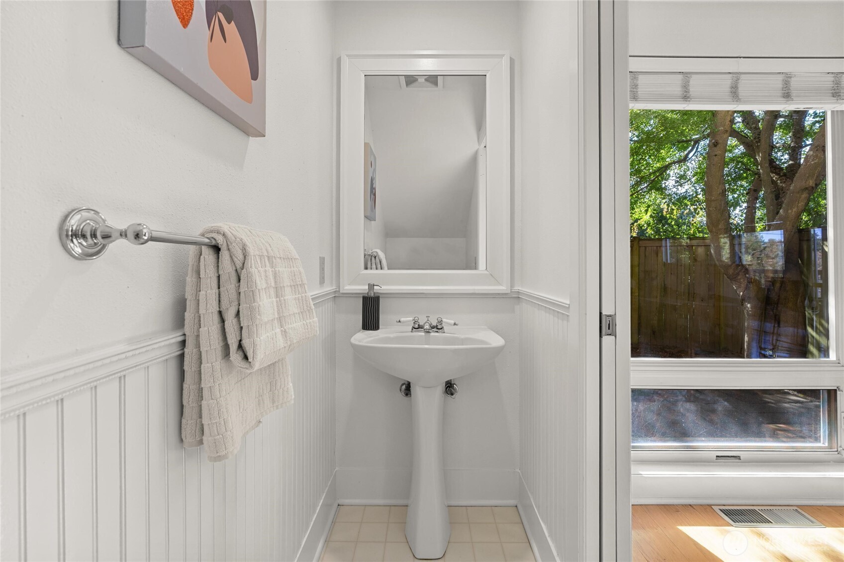 Seattle, Washington 98116, United States, 3 Bedrooms Bedrooms, ,2 BathroomsBathrooms,Residential,Active,253587