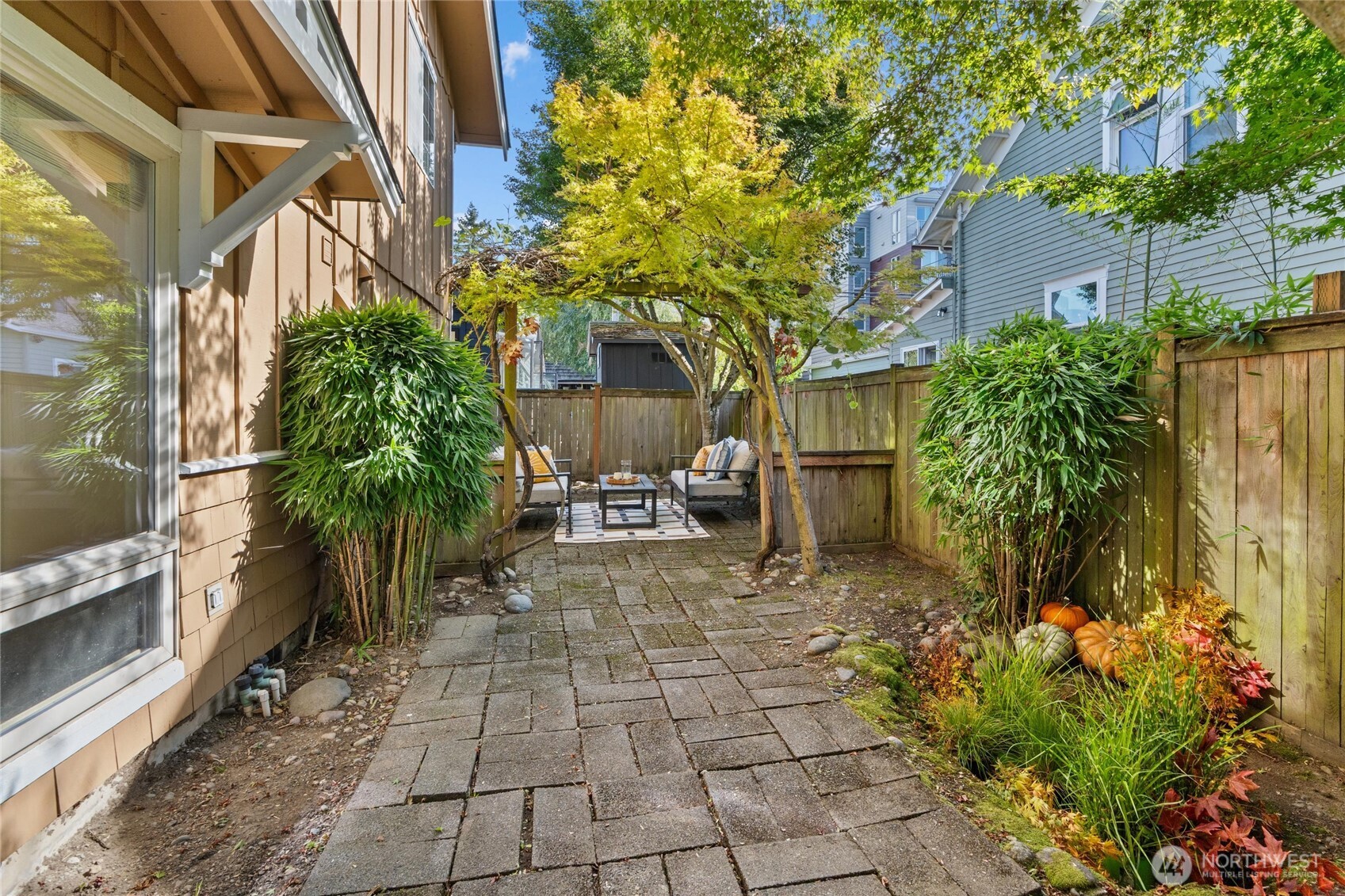 Seattle, Washington 98116, United States, 3 Bedrooms Bedrooms, ,2 BathroomsBathrooms,Residential,Active,253587