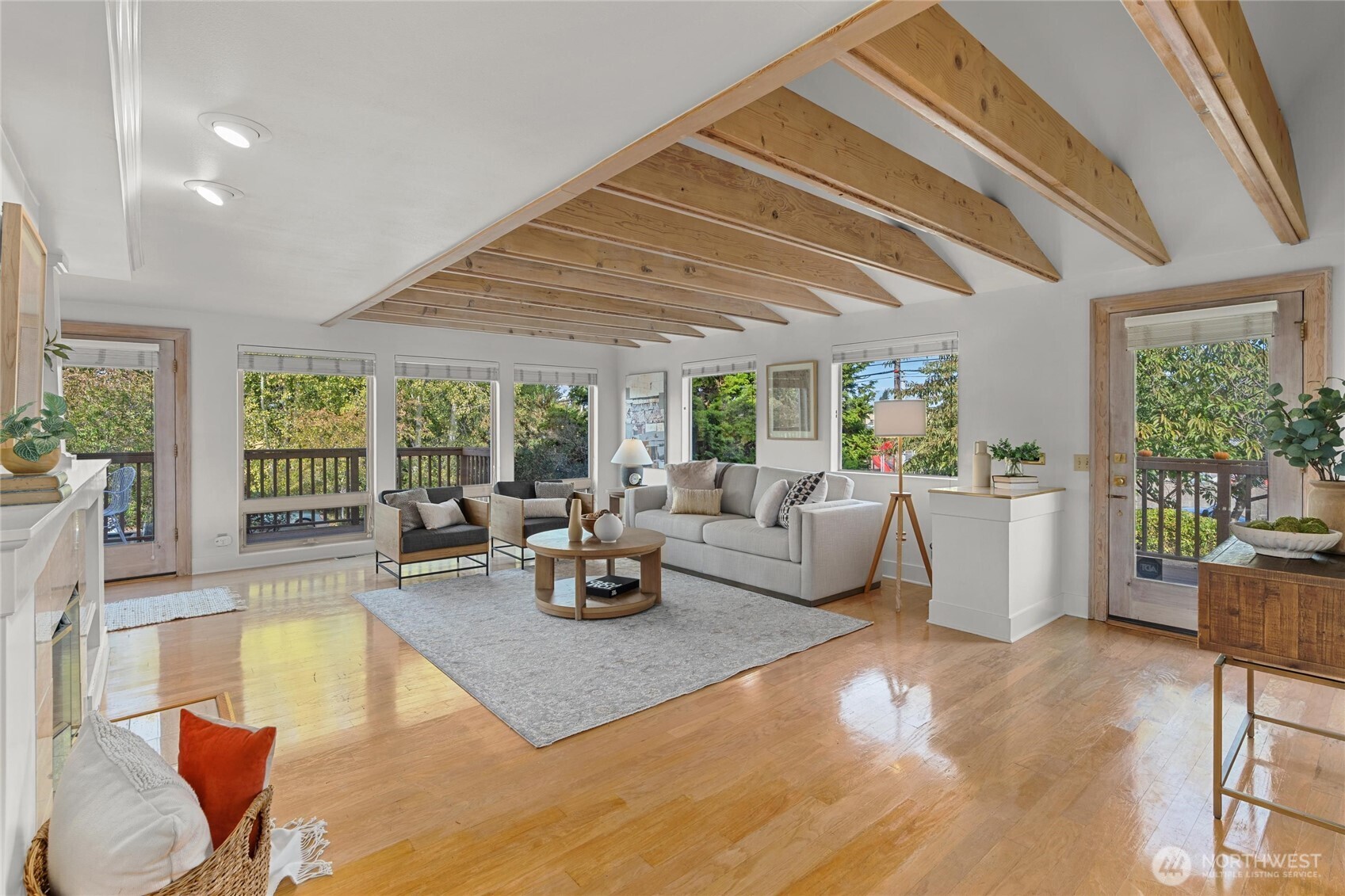 Seattle, Washington 98116, United States, 3 Bedrooms Bedrooms, ,2 BathroomsBathrooms,Residential,Active,253587