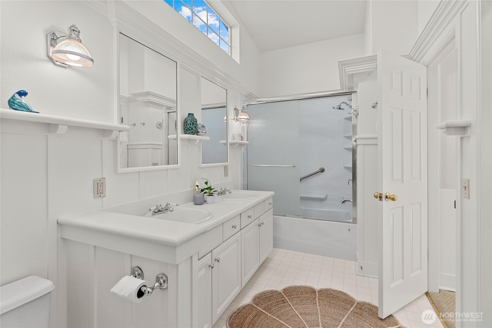 Seattle, Washington 98116, United States, 3 Bedrooms Bedrooms, ,2 BathroomsBathrooms,Residential,Active,253587