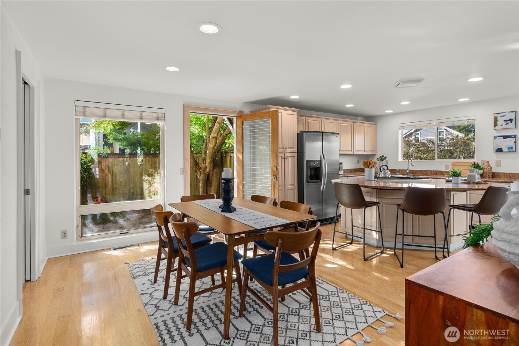 Seattle, Washington 98116, United States, 3 Bedrooms Bedrooms, ,2 BathroomsBathrooms,Residential,Active,253587