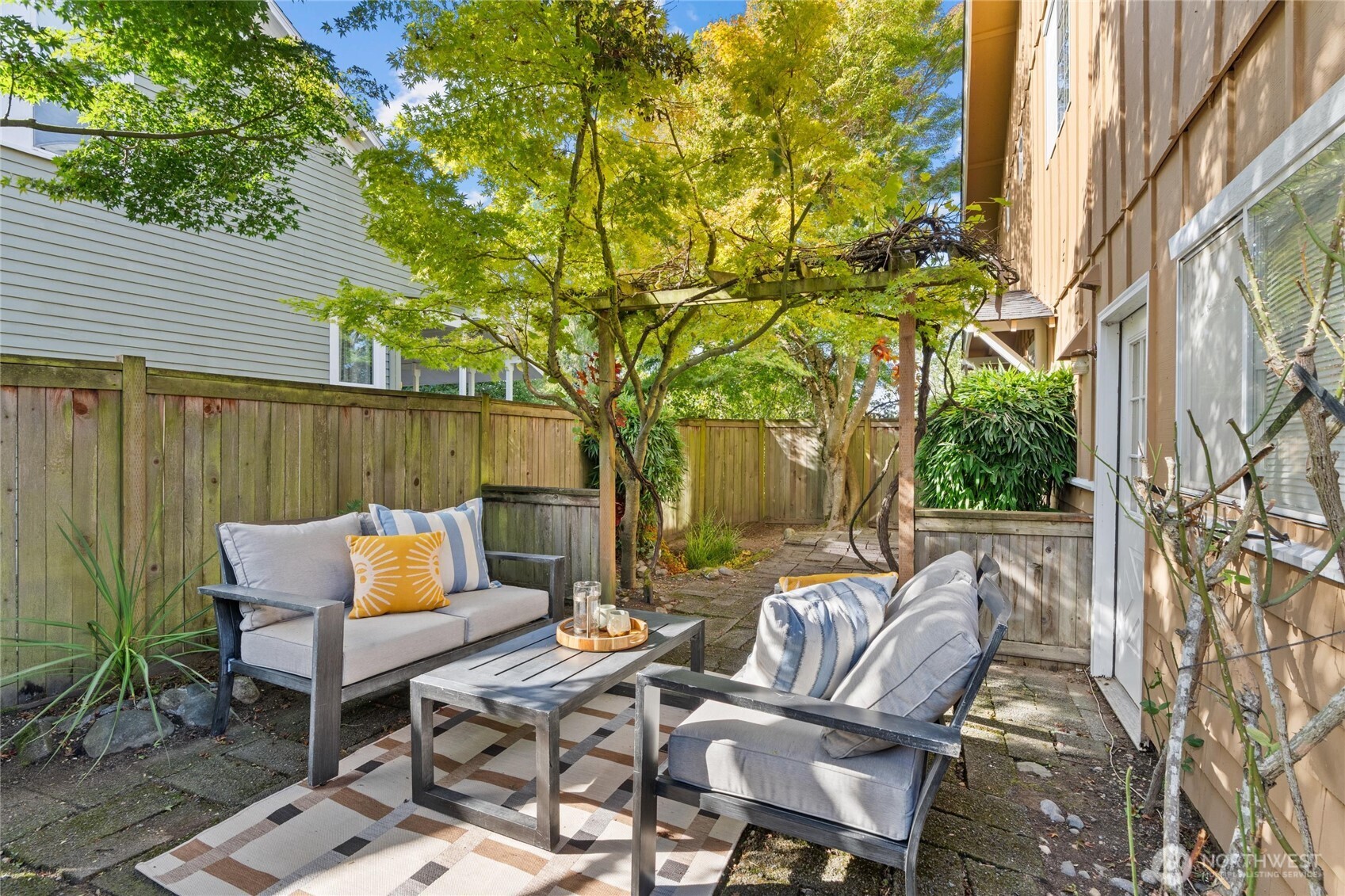 Seattle, Washington 98116, United States, 3 Bedrooms Bedrooms, ,2 BathroomsBathrooms,Residential,Active,253587