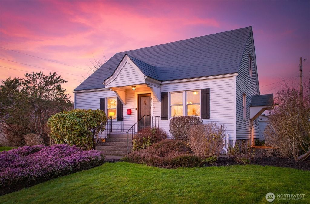 Photo of 1606 5th Street, Snohomish, WA 98290 (MLS # 2472858)