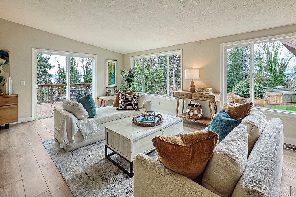 Photo of 207 S 216th Street, Des Moines, WA 98198 (MLS # 2195698)