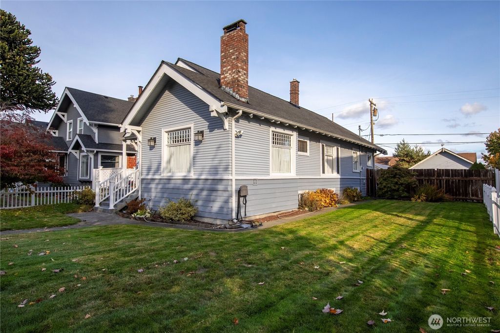 Photo of 3427 Oakes Avenue, Everett, WA 98201 (MLS # 2456236)