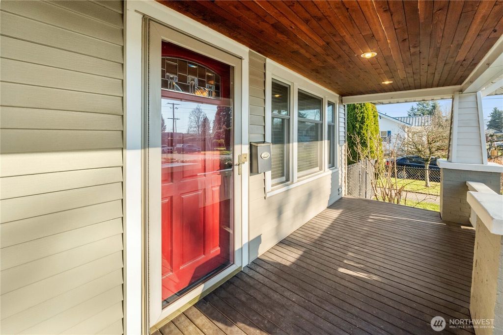 Photo of 1705 Marshall Avenue, Enumclaw, WA 98022 (MLS # 2469162)