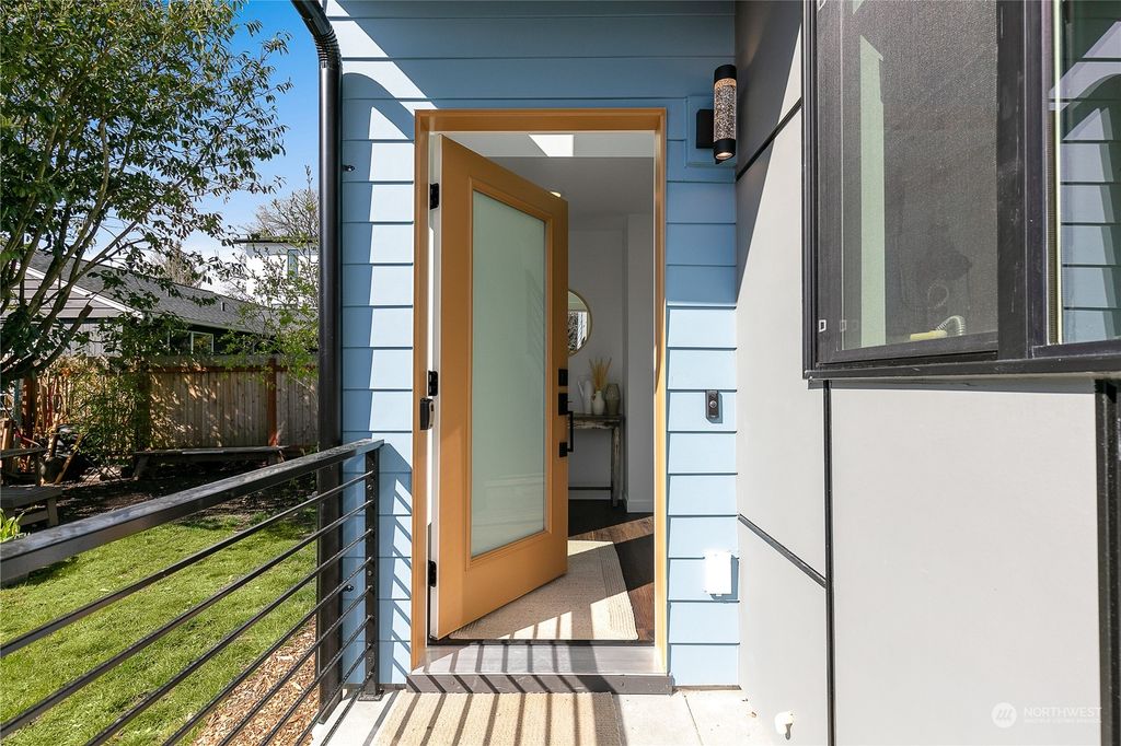 Photo of 536 28th Avenue S #B, Seattle, WA 98144 (MLS # 2057805)