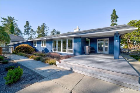 Photo of 1115 34th Street, Seaview, WA 98644 (MLS # 2444909)