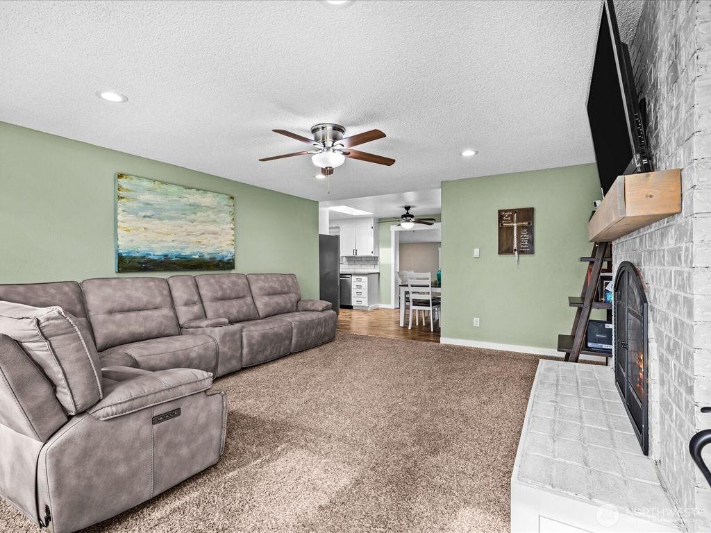 Photo of 6507 157th Street Ct E, Puyallup, WA 98375 (MLS # 2492858)