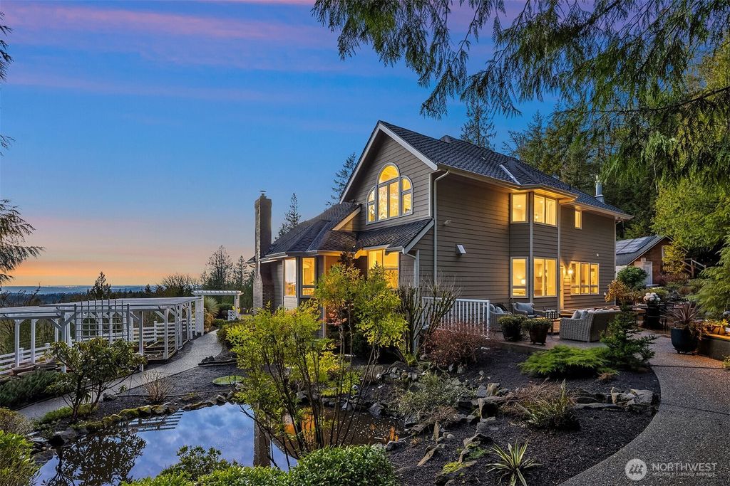 Photo of 17620 SE 106th Street, Renton, WA 98059 (MLS # 2495933)