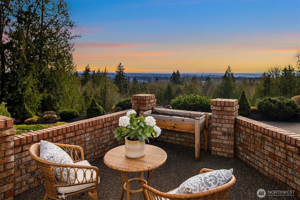 Photo of 17620 SE 106th Street, Renton, WA 98059 (MLS # 2495933)