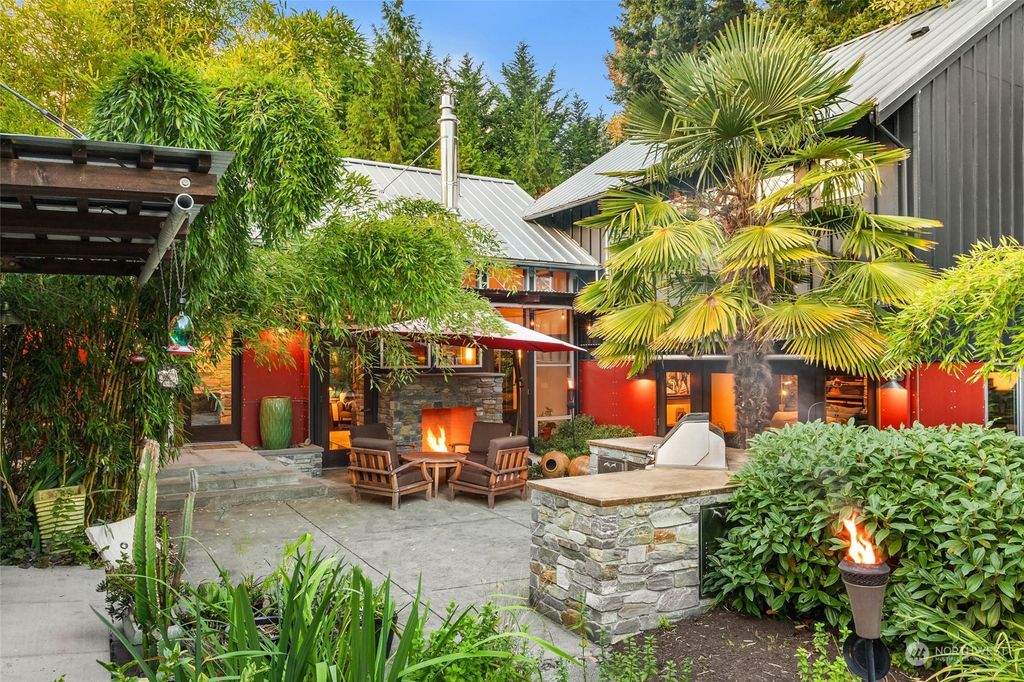Photo of 10618 NE 155th Place, Bothell, WA 98011 (MLS # 2299553)
