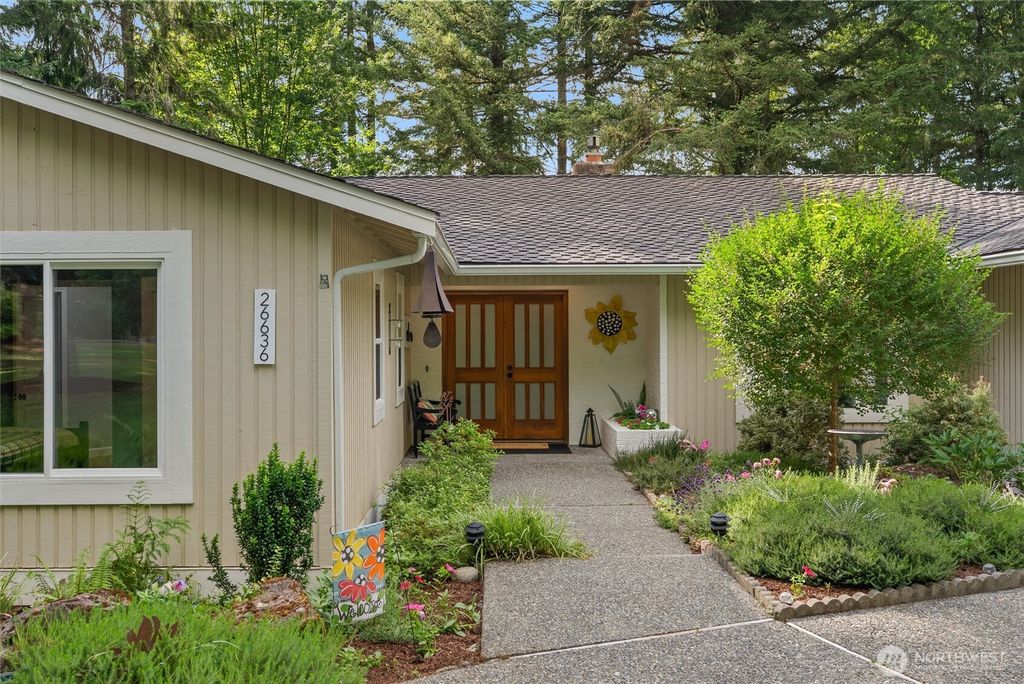 Photo of 26636 SE 31st ST, Sammamish, WA 98075 (MLS # 2552087)