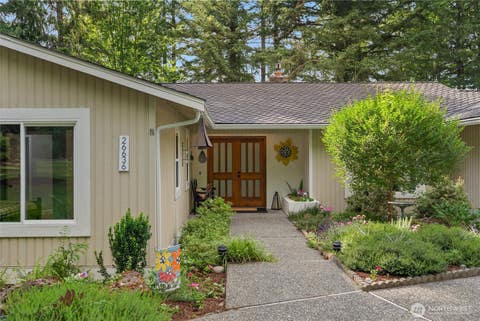 Photo of 26636 SE 31st ST, Sammamish, WA 98075 (MLS # 2552087)