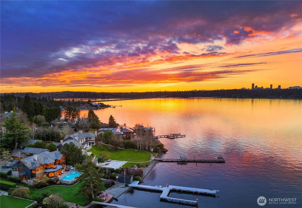 Photo of 7010 N Mercer Way, Mercer Island, WA 98040 (MLS # 2432113)