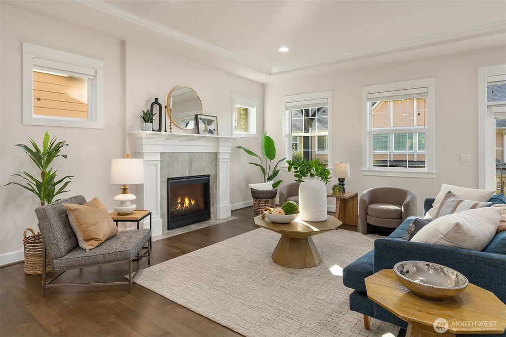 Photo of 404 6th Lane NE, Issaquah, WA 98029 (MLS # 2496117)