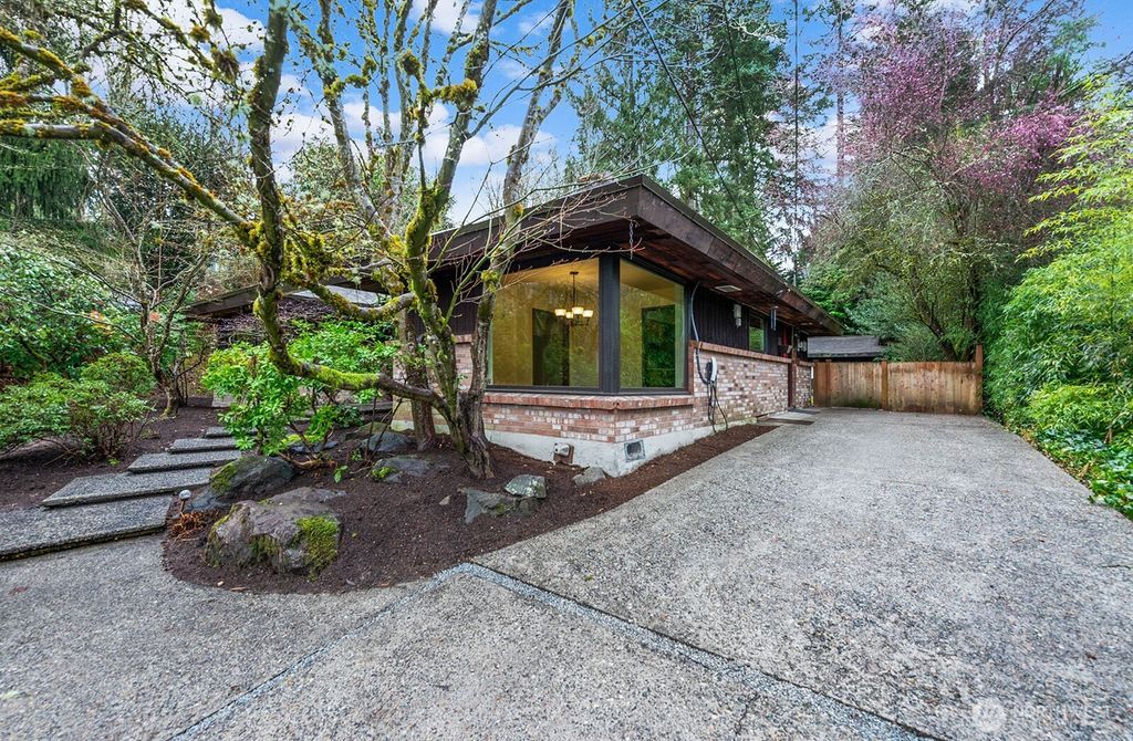 Photo of 2743 NE 100th Street, Seattle, WA 98125 (MLS # 2343844)