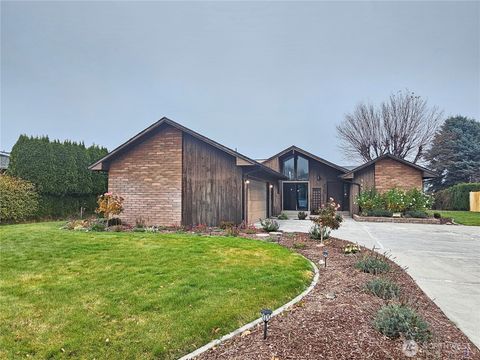 Photo of 9410 Albert Way Way SE, Moses Lake, WA 98837 (MLS # 2455484)