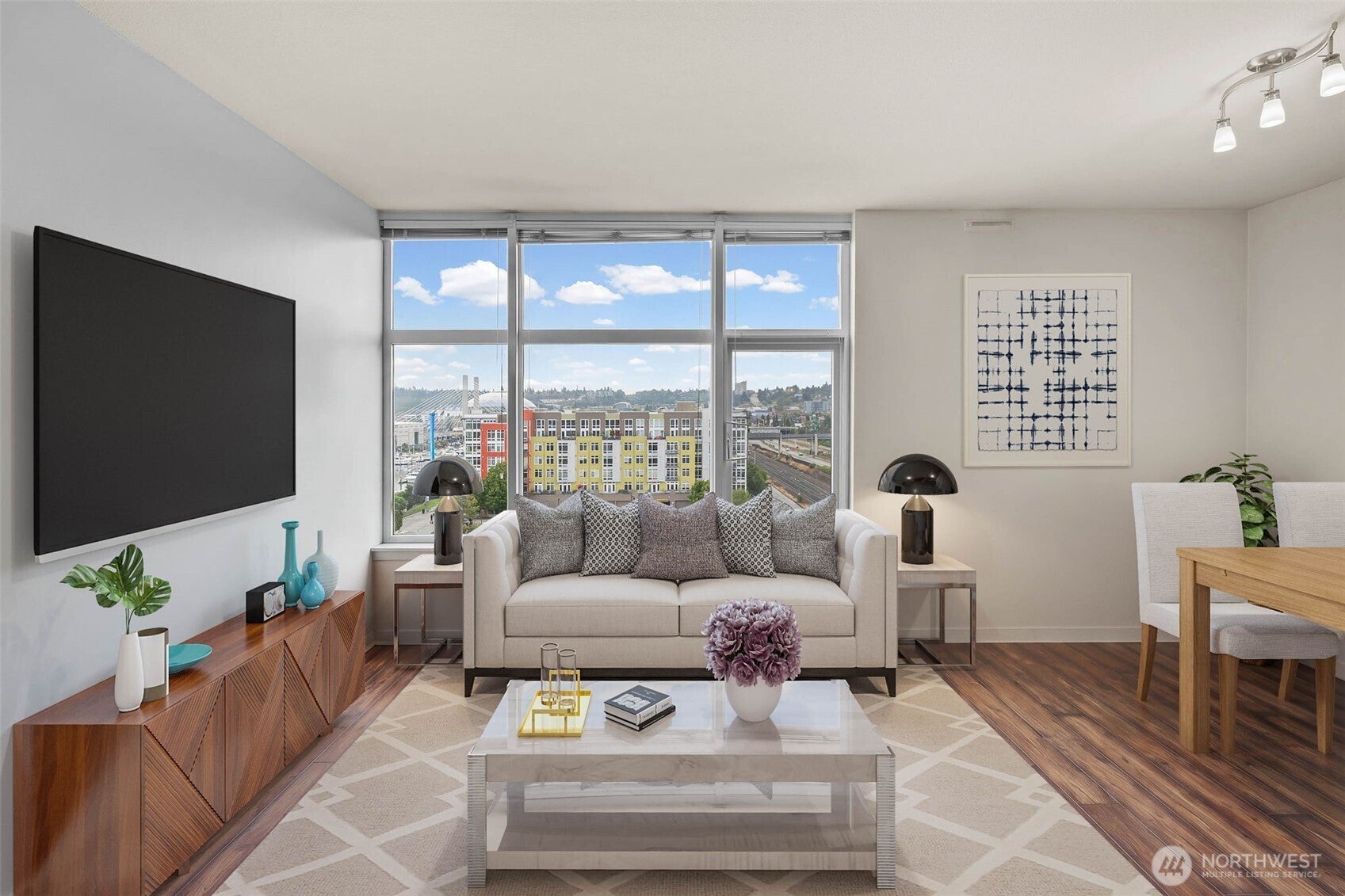 1515 Dock Street 823
