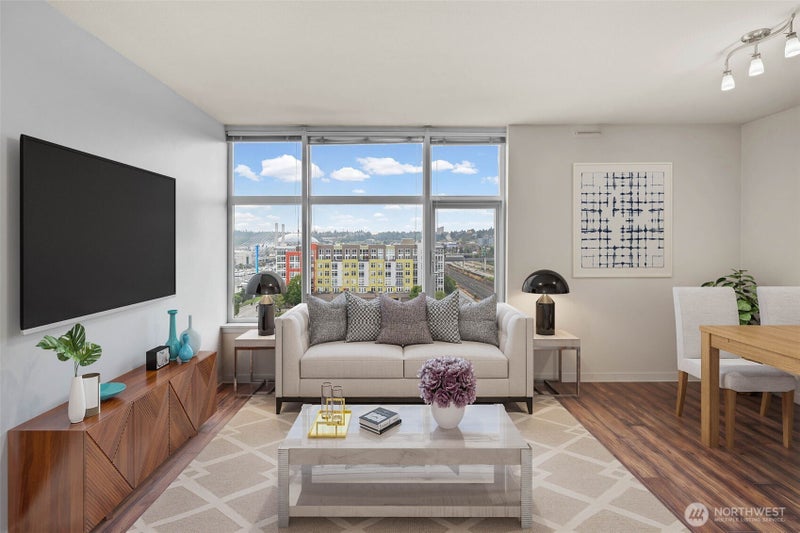 1515 Dock Street 823