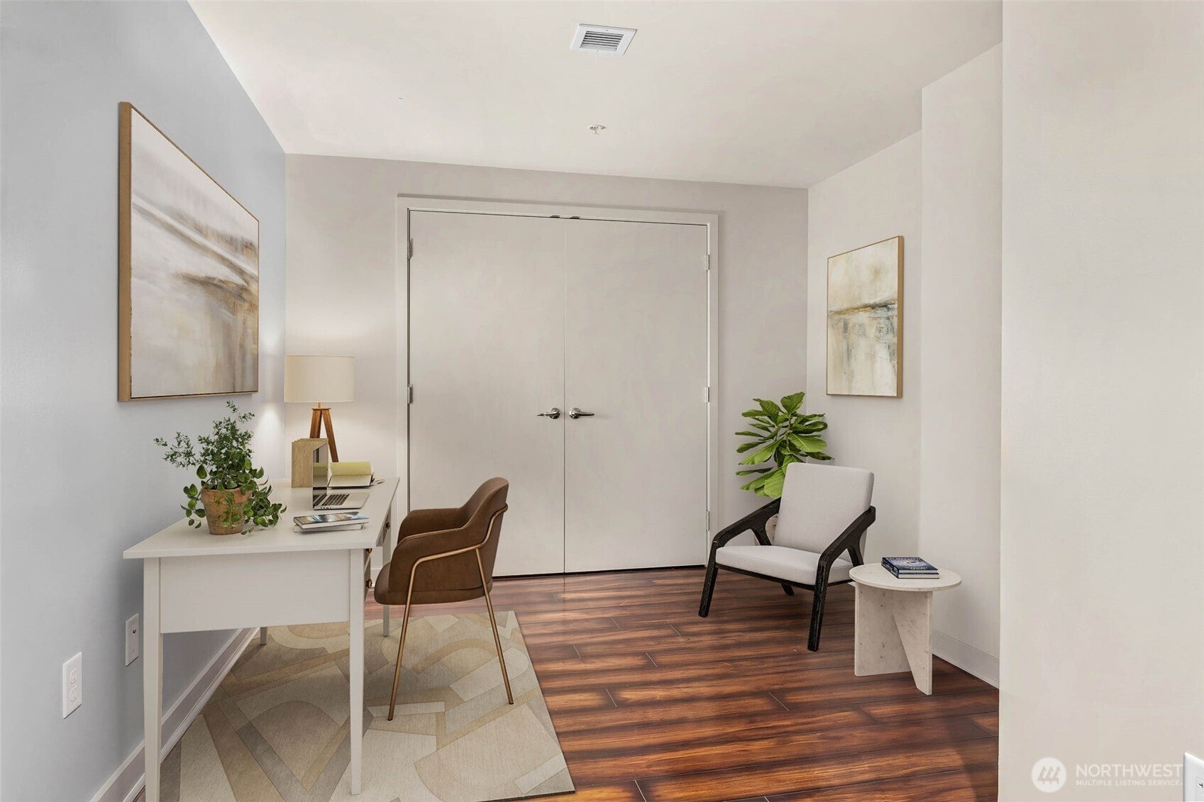 1515 Dock Street 823