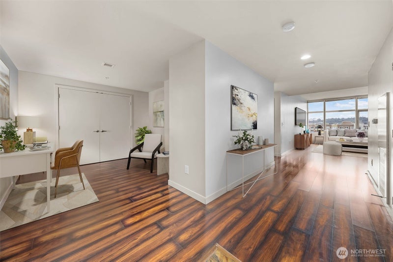 1515 Dock Street 823
