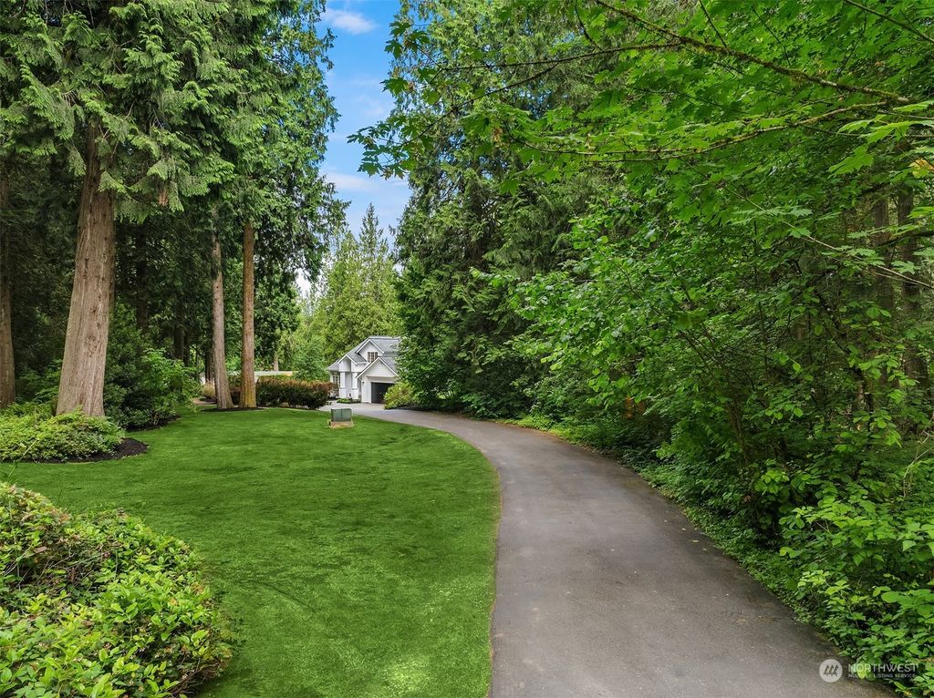 Photo of 13927 240th Avenue SE, Issaquah, WA 98027 (MLS # 2257441)