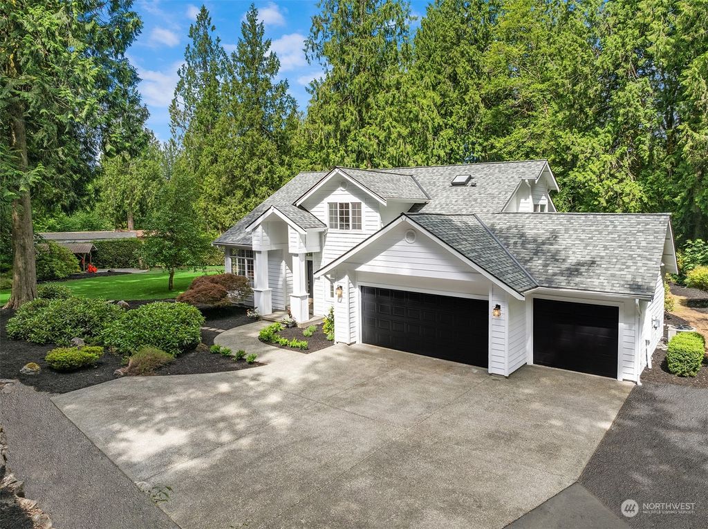 Photo of 13927 240th Avenue SE, Issaquah, WA 98027 (MLS # 2257441)