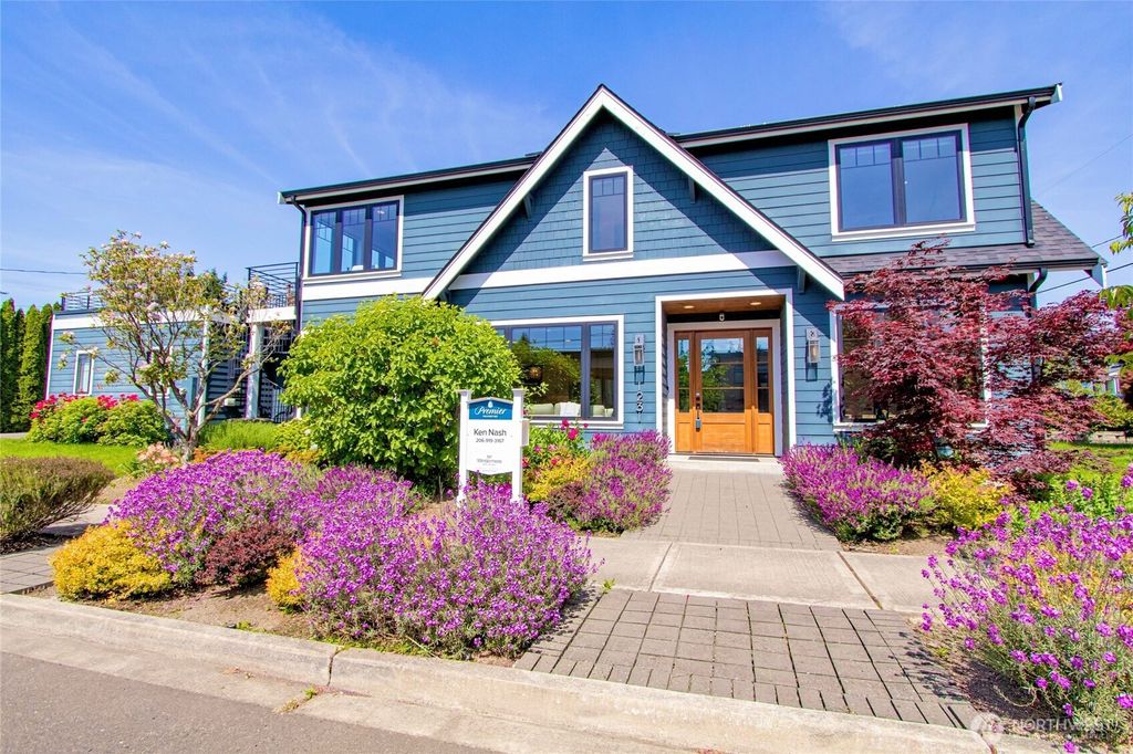 Photo of 1231 4th Street W, Kirkland, WA 98033 (MLS # 2497787)