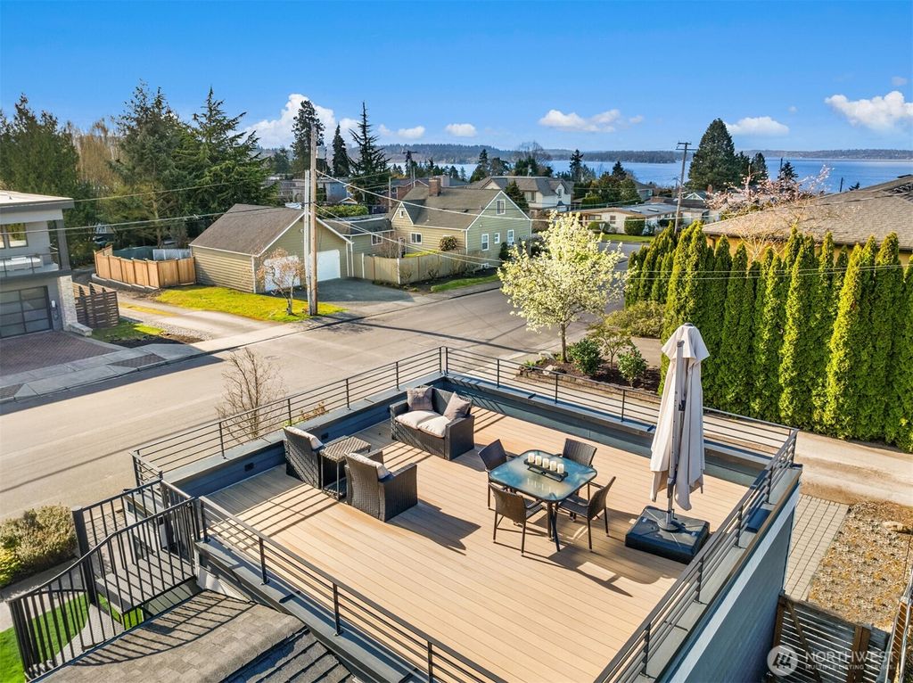 Photo of 1231 4th Street W, Kirkland, WA 98033 (MLS # 2497787)