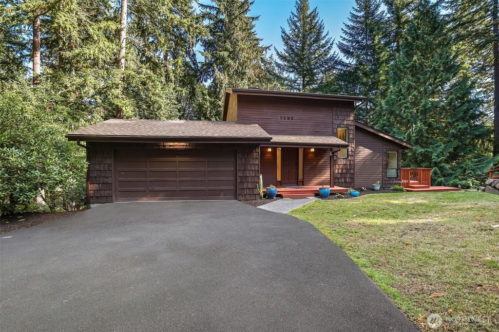 Photo of 1059 Greenwood Boulevard SW, Issaquah, WA 98027 (MLS # 2466324)
