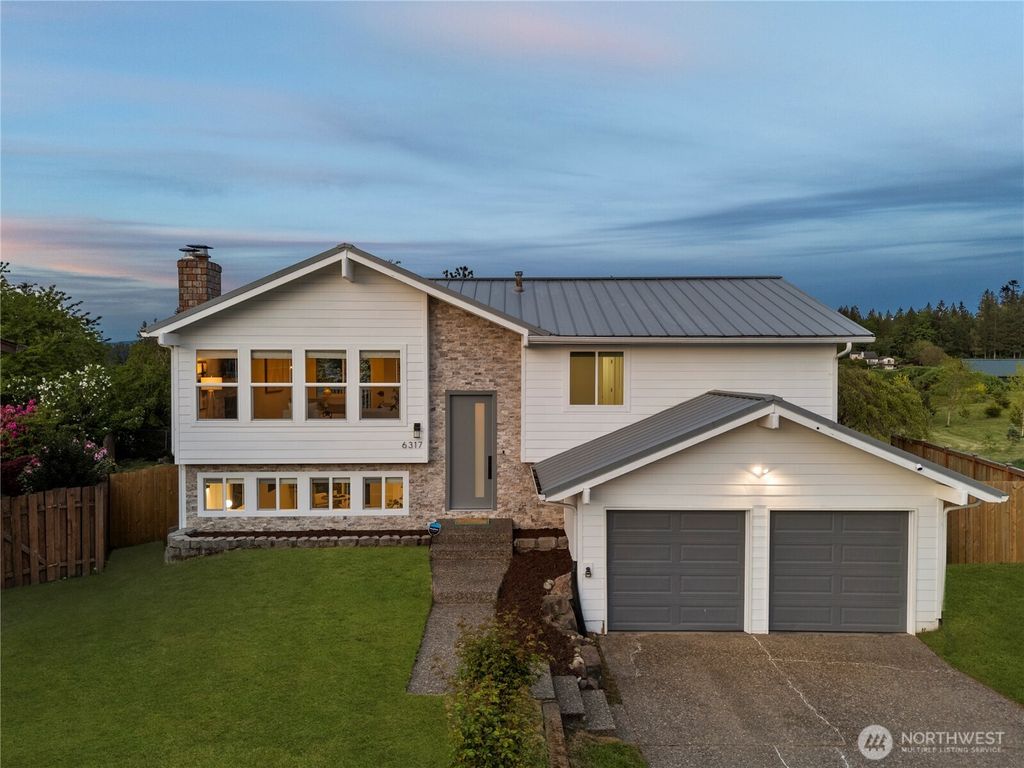 Photo of 6317 35th Way SE, Auburn, WA 98092 (MLS # 2384706)